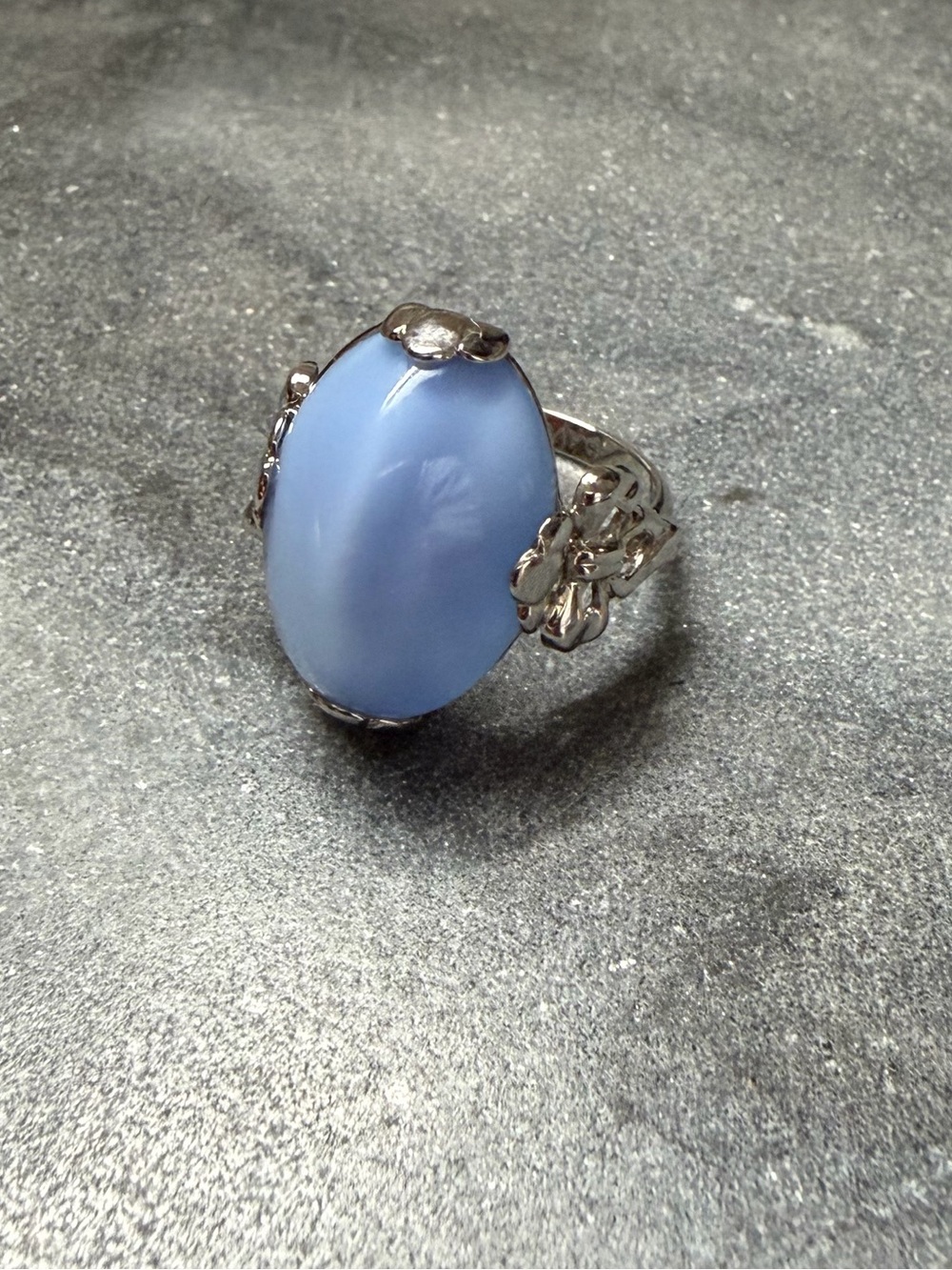 Vintage Avon Splendor Silver Moonstone Blue Oval Stone Ring